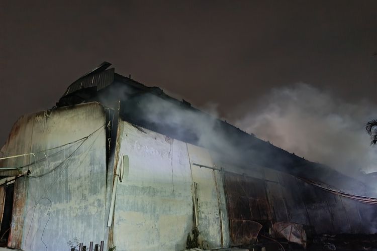 Kebakaran Gudang ATK di Bekasi Tak Merembet ke Sekolah dan SPBU