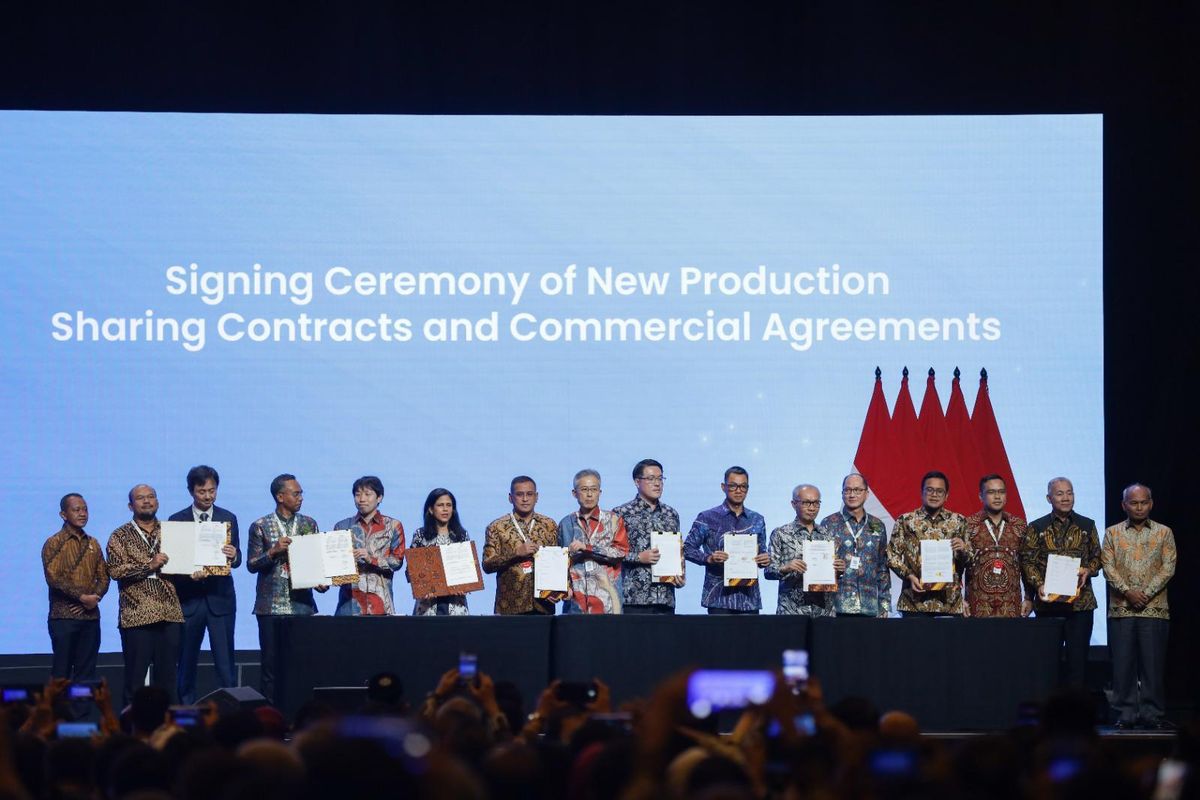 Pupuk Indonesia menandatangani dua dokumen kesepakatan awal untuk menjajaki potensi kerja sama pemanfaatan gas alam dari dua proyek migas, yakni Wilayah Kerja Masela dan Wilayah Kerja South Andaman (21/5/2025).
