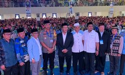 Wali Kota Makassar Hadiri Wisuda Santri Daerah