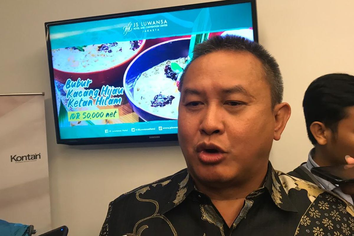 Dewan Komisioner Pengawas Pasar Modal OJK Hoesen di Jakarta, Kamis (9/5/2019).
