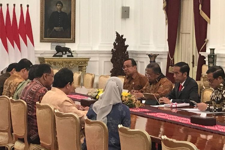 Suasana pertemuan Presiden Joko Widodo dengan jajaran petinggi Badan Pemeriksa Keuangan (BPK) di Istana Merdeka, Jakarta, Selasa (10/10/2017).