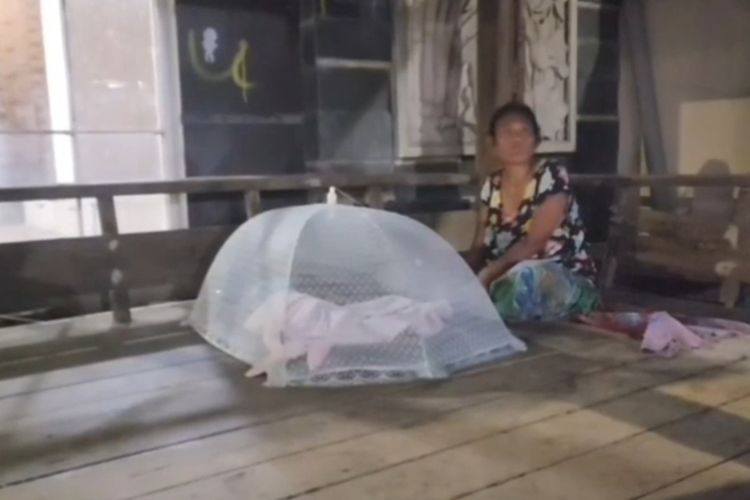 Ibu dan Bayi di Cirebon Terusir dari Rumah karena Konflik Keluarga, Bertahan di Gazebo Tetangga