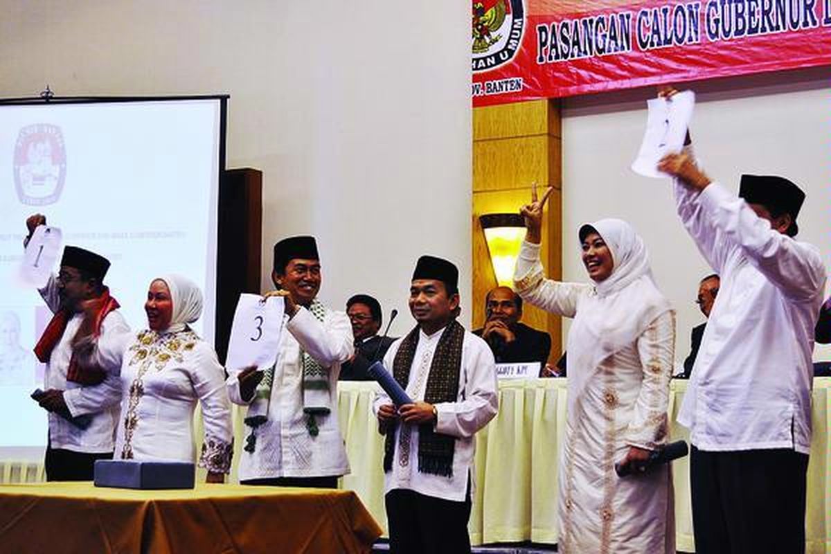 Tiga pasangan calon gubernur dan wakil gubernur Banten resmi bertarung dalam Pilkada Banten,  22 Oktober 2011, setelah ditetapkan sebagai calon dengan nomor urut masing-masing oleh KPU Provinsi Banten, Kamis (25/8), di Cilegon. Nomor urut satu adalah pasangan Ratu Atut Chosiyah-Rano Karno, nomor urut dua adalah Jazuli Juwaini-Makmun Muzakki, dan nomor urut tiga adalah Wahidin Halim-Irna Narulita.