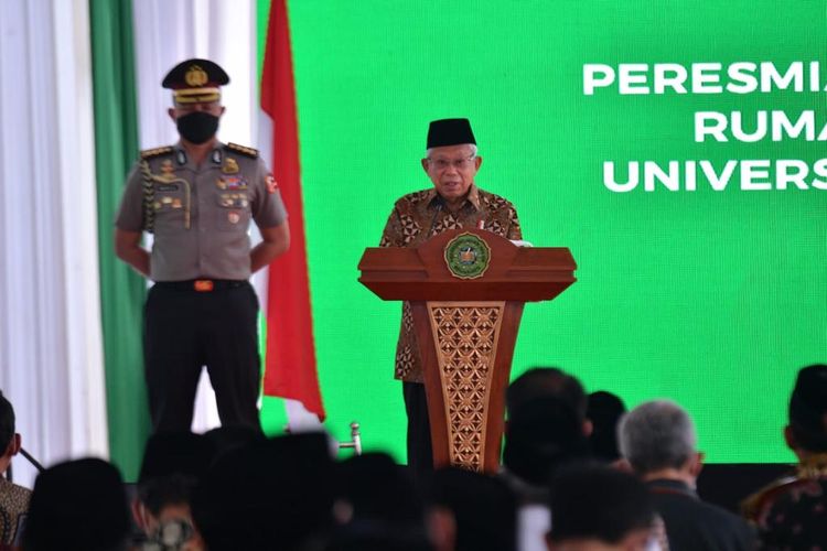 Wapres Maruf Amin menyampaikan pidato sambutan saat peresmian Gedung Fakultas Farmasi, Rumah Sakit, Rumah Sakit, dan Sport Center di Universitas Whid Hasyim (Unwahas) Semarang, Kamis (22/9/2022).