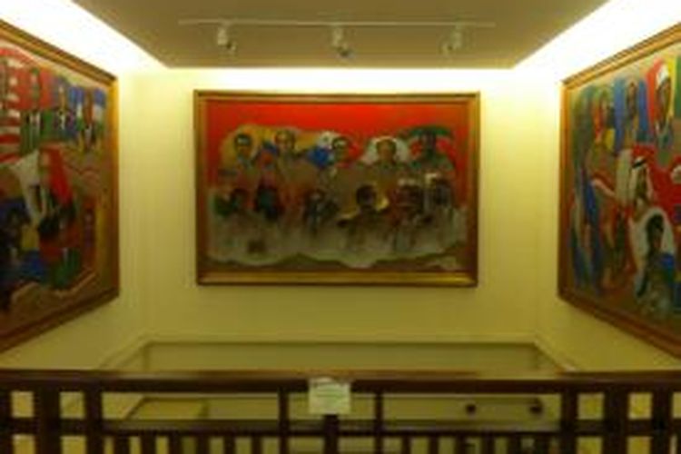 Tiga buah lukisan para pemimpin negara non blok yang dibuat pada tahun 1992 terpajang di ruang pameran Museum Basoeki Abdullah lantai dua, Rabu, (18/02/2015). 
