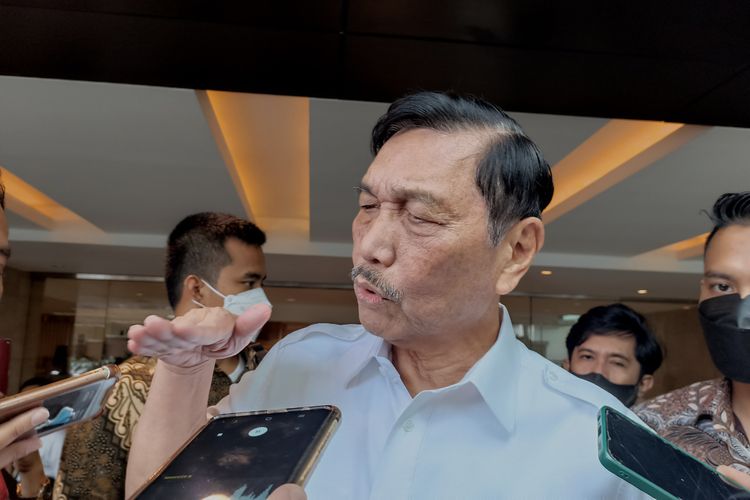 Menteri Koordinator Bidang Maritim dan Investasi (Kemenko Marves) Luhut Binsar Pandjaitan mengatakan, kecelakaan di jalur Kereta Cepat Jakarta-Bandung (KCJB) tidak akan mempengaruhi target penyelesaian proyek, Selasa (20/12/2022).