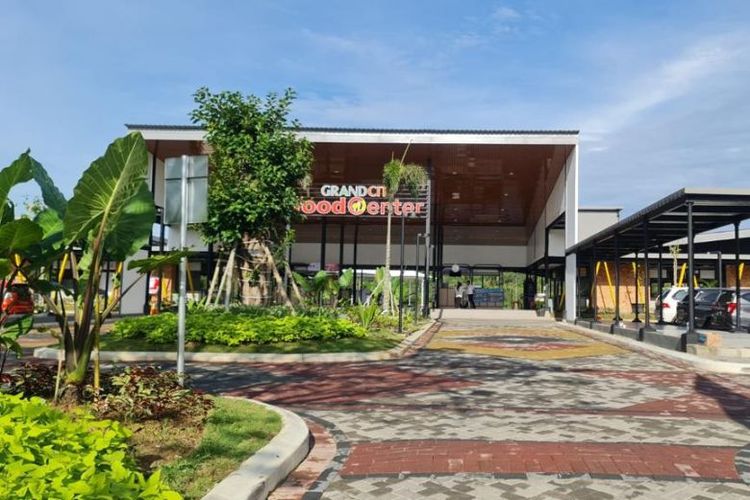 Grand City Balikpapan menghadirkan Grand City Food Center. 