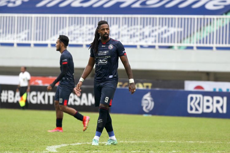 Pemain asing Arema FC Carlos Fortes saat melawan Bhayangkara FC pada laga pekan 2 Liga 1 2021-2022 yang berakhir dengan skor 1-1 di Stadion Pakansari Bogor, Minggu (12/9/2021) sore.