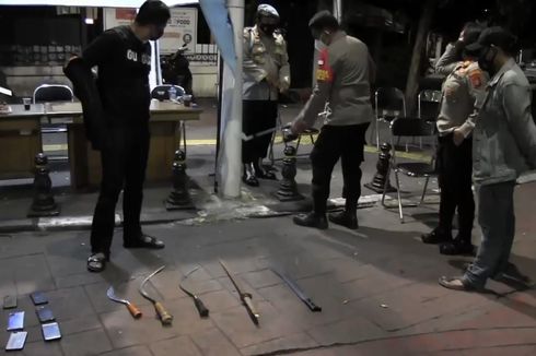 Polisi Gagalkan Rencana Tawuran di Kebayoran Baru, 3 Remaja Ditangkap Barbuk Pedang dan Celurit