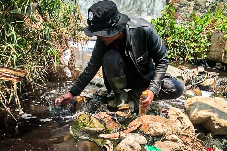 Sungai Cangkorah di Bandung Barat, Dulu Jernih dan Penuh Ikan Kini Hitam dan Berbusa