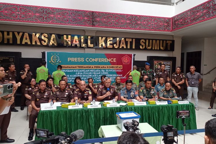 Kajati Sumut Idianto saat memaparkan kasus dugaan korupsi lahan PT Perkebunan Sumatera Utara di kantor Kejaksaan Sumut, Kota Medan, Selasa (10/10/2023)  
