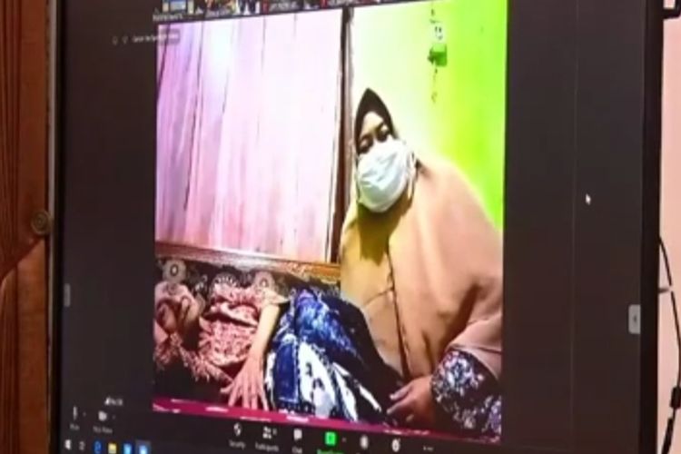 Potongan video conference dengan Nenek Kamtin