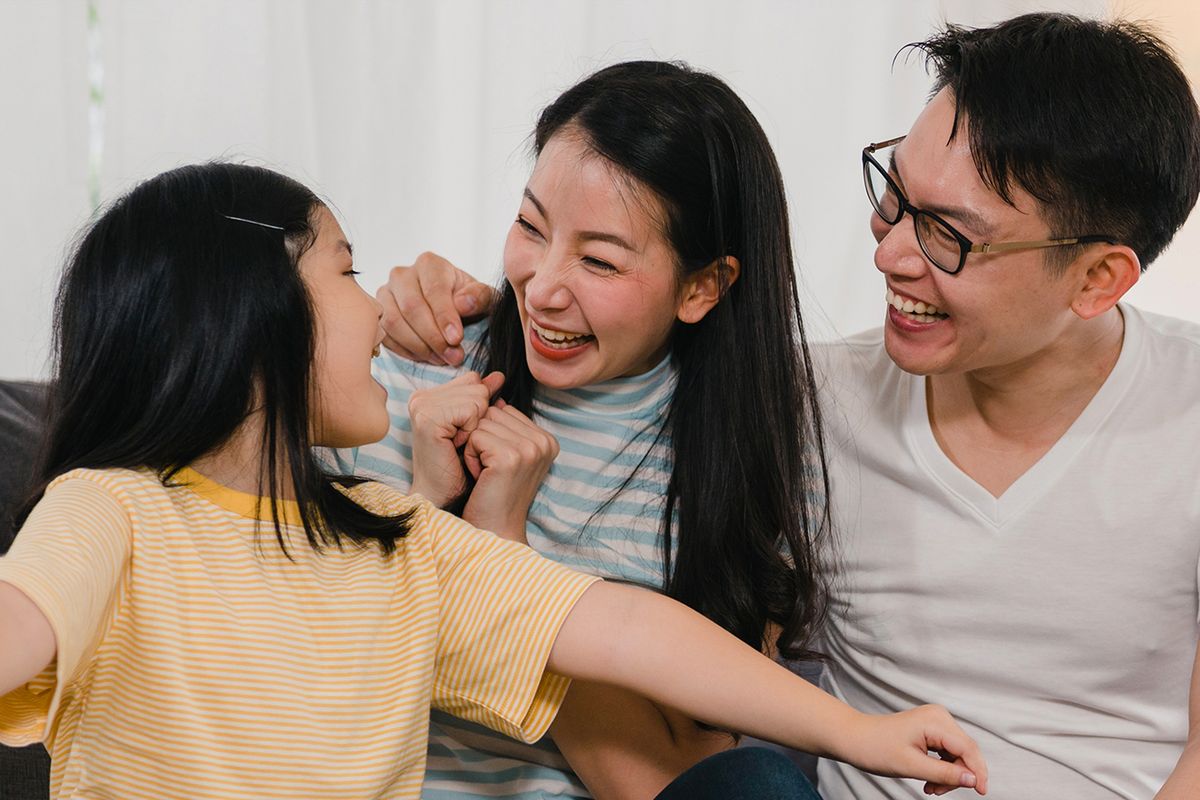 Pendidikan seks untuk anak dapat diberikan orangtua dengan tidak menertawakan rasa ingin tahu anak, jujur, dan jawab pertanyaan sesuai usianya.