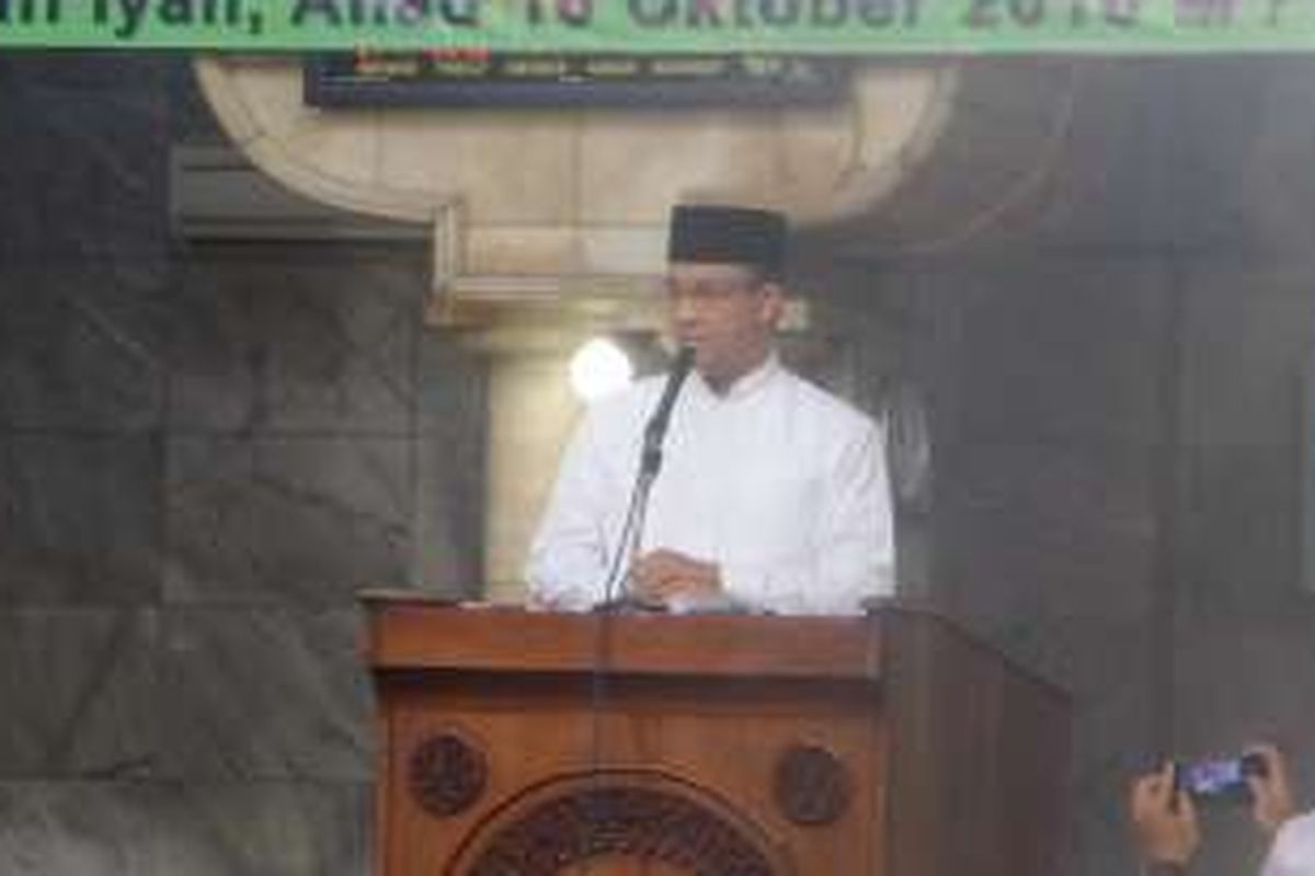 Bakal calon gubernur-wakil gubernur DKI Anies Baswedan-Sandiaga saat menyambangi warga Tebet, Jakarta Selatan, Minggu (16/10/2016)