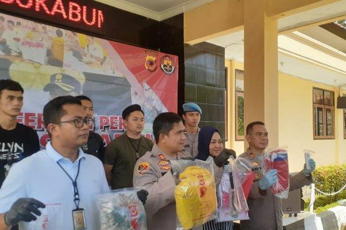 Polisi menetapkan tiga orang tersangka kasus pembacokan pelajar SDN Sirnagalih hingga tewas yang terjadi di Jalan KH Anwari, Taman Tenjoresmi / Taman Bunga, Desa Citepus, Kecamatan Palabuhanratu, Kabupaten Sukabumi, Jawa Barat.


