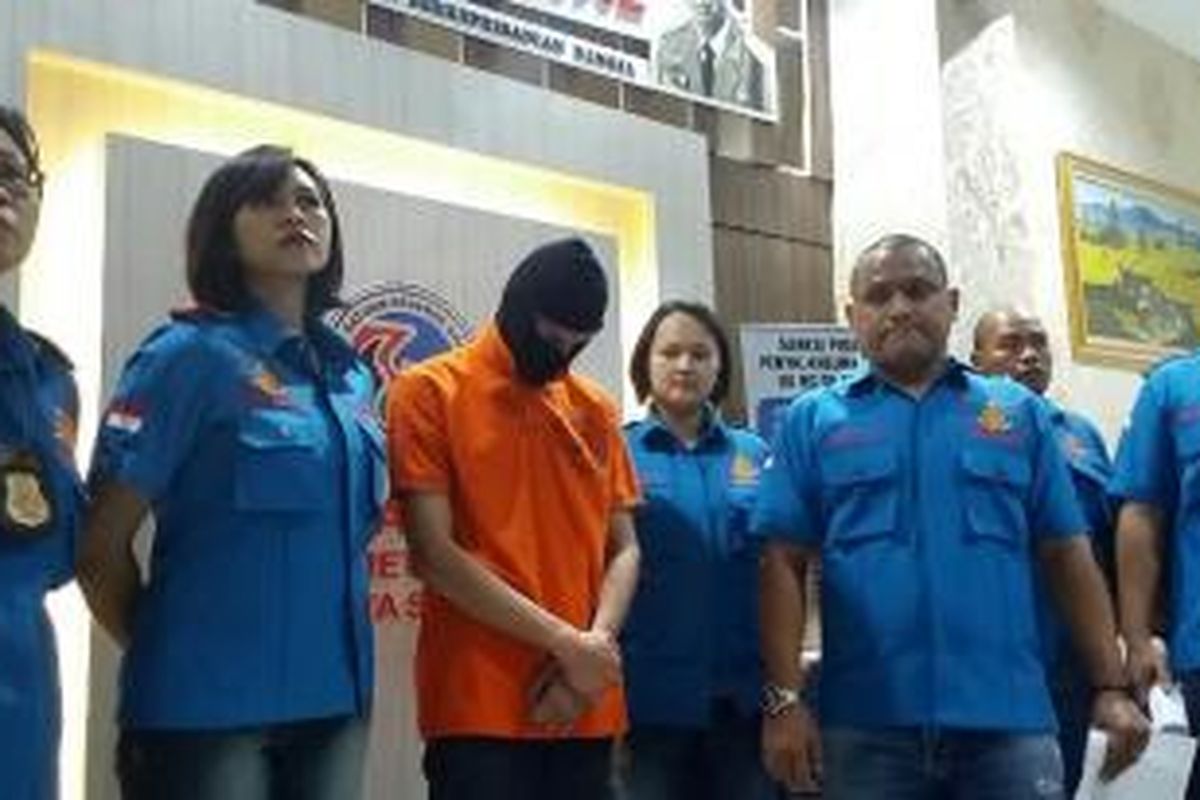 Pemain sinetron Anak Jalanan yang berinisial DPA ditangkap karena penggunaan narkoba oleh Polres Metro Jakarta Selatan pada Kamis (7/1/2016) 