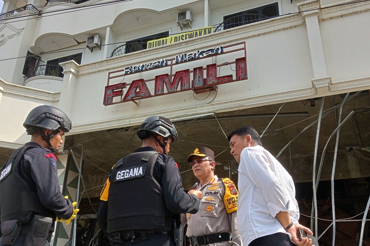 Kapolrestabes Medan, Kombes Pol Teddy Jhon Sahala Marbun berada di lokasi ledakan di RM Family di Jalan Sisingamangaraja Medan pada Senin (15/1/2024) siang. Teddy mengatakan, berdasarkan laporan awal ledakan diduga akibat kebocoran pipa gas. Mengakibatkan sejumlah kerusakan di gedung sekitar lokasi dan seorang gelandangan mengalami luka bakar dan kini masih dirawat.