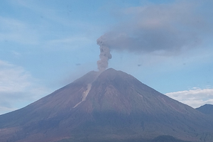Semeru Erupsi Lagi Pagi Ini, Pendaki yang Sudah Beli Tiket Diminta Reschedule