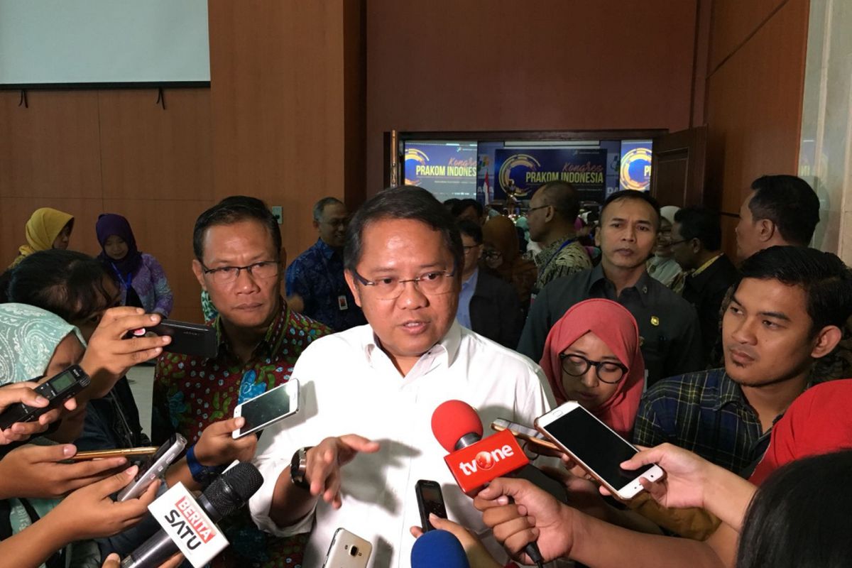 Menkominfo Rudiantara usai memberikan keynote speech di acara Kongres Pranata Komputer di Badan Pusat Statistik