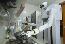 China Bikin Robot yang Bisa Bangunin Orang Tidur dan Bikin Sarapan