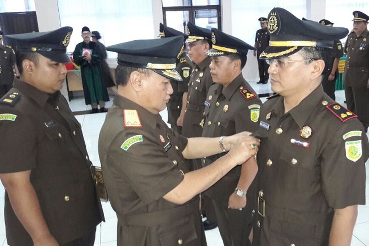 Kota Tangsel kini memiliki Kejaksaan Negeri sendiri setelah Kejaksaan Tinggi Banten melantik Bima Suuprayoga sebagai Kepala Kejari Kota Tangsel di Pengadilan Tinggi Banten, Senin (12/3/2018).