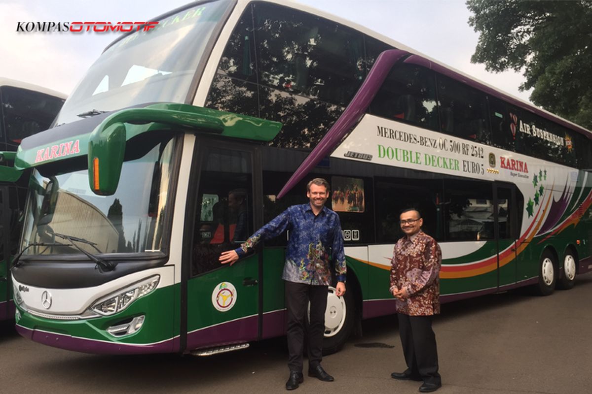 Lorena dan Karina gunakan bus Double Decker Mercedes-Benz