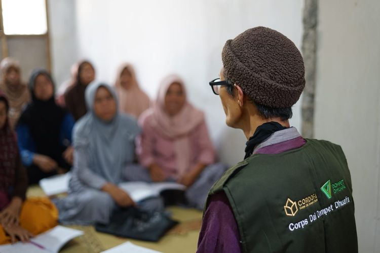 Aktivitas di Gubug Sinau Dompet Dhuafa yang menjadi tempat belajar Al Quran bagi para lansia di Sumberwungu, Gunungkidul, Daerah Istimewa Yogyakarta, akhir pekan lalu.

 