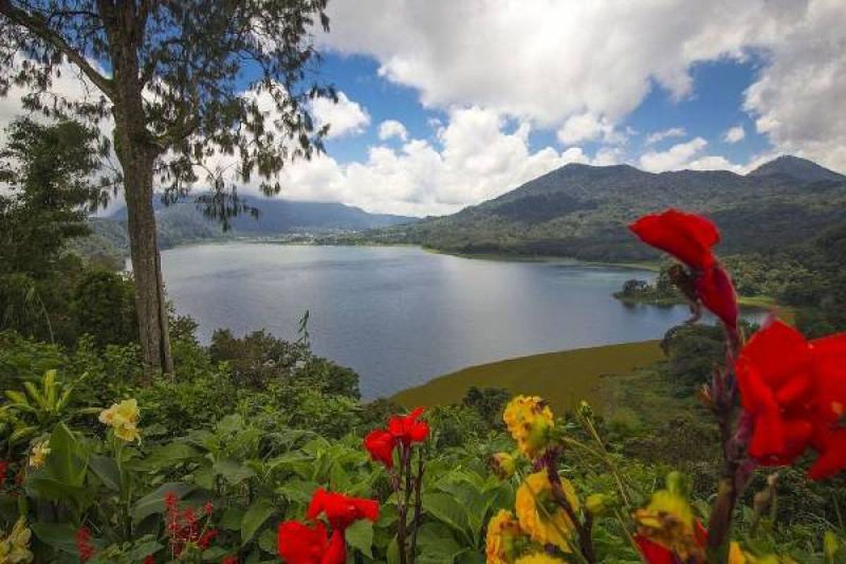 Danau Buyan di Kabupaten Buleleng, Bali