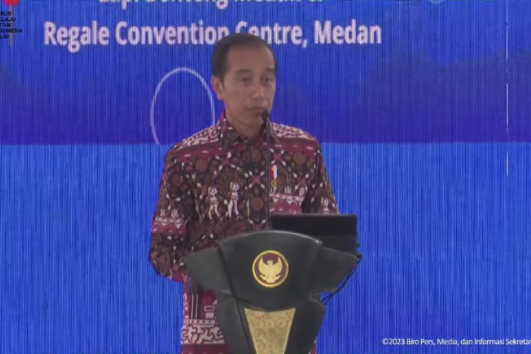 Presiden Joko Widodo berpidato dalam acara pembukaan Rapat Kerja Nasional Gerakan Angkatan Muda Kristen Indonesia (GAMKI) di Medan, Sabtu (19/8/2023).