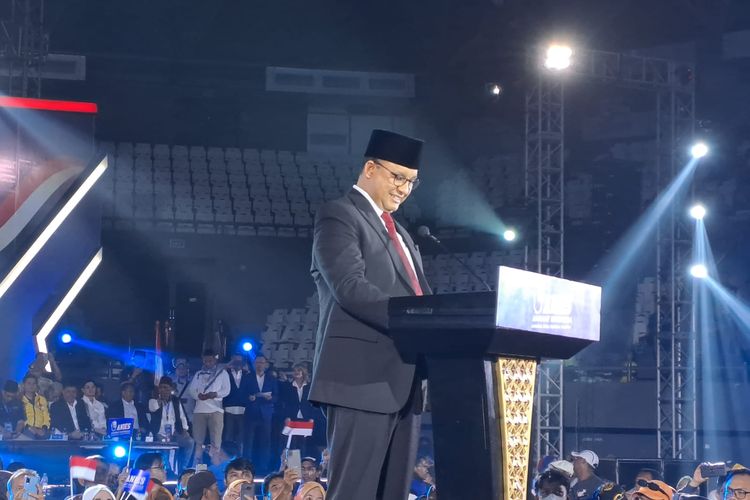 Bakal capres Koalisi Perubahan untuk Persatuan Anies Baswedan saat menyampaikan pidato politiknya di acara relawan di Senayan, Gelora Bung Karno, Jakarta, Minggu (7/5/2023). 