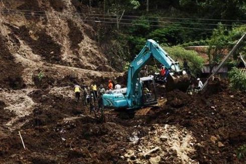 Seorang Pekerja Tewas Tertimbun Tanah Galian Turap di Bogor