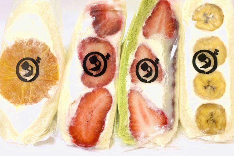 Sandwich buah dari Daiwa Super Nakameguro.