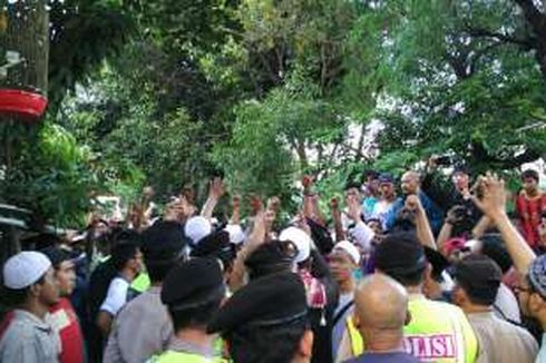 Anggotanya Dipukul Penghadang, DPC PDI-P Jaktim Demo Polres Jaktim