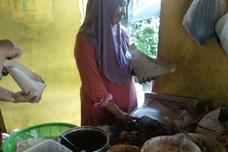 Harga Semua Naik, Pemilik Warteg Ini Tetap Jual Nasi Rp 8.000 demi Mahasiswa