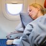8 Tips Tidur di Pesawat agar Nyaman dan Nyenyak, Sedia Penutup Mata