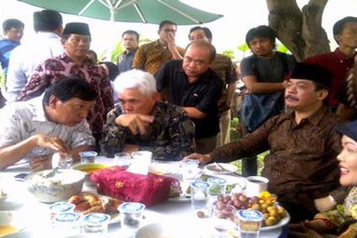 Menko Perekonomian Hatta Rajasa, Sabtu (17/9/2011) hadiri pada acara halal bi halal di rumah Ketua Umum Partai Bintang Reformasi Bursah Zarnubi.