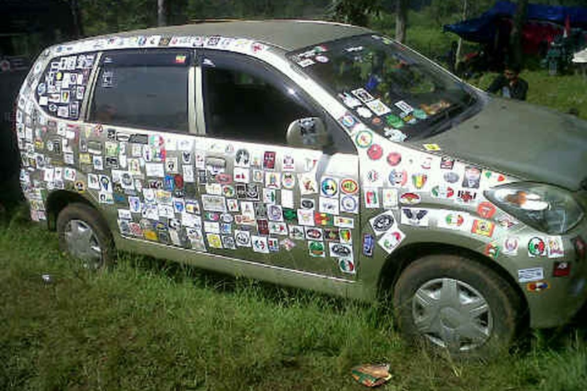 Mobil penuh stiker