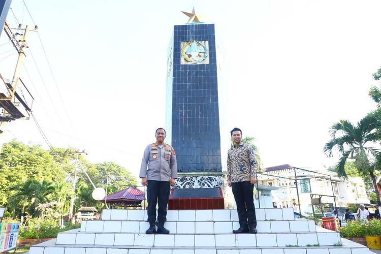 Emil Dardak di Monumen Wiluyo Puspoyudo Balikpapan.
