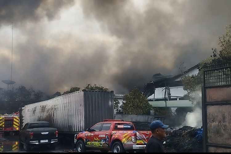 Pabrik Sandal Swallow di Medan Terbakar, Aseh Terpukul, Baru Seminggu Kerja Usai Dirumahkan