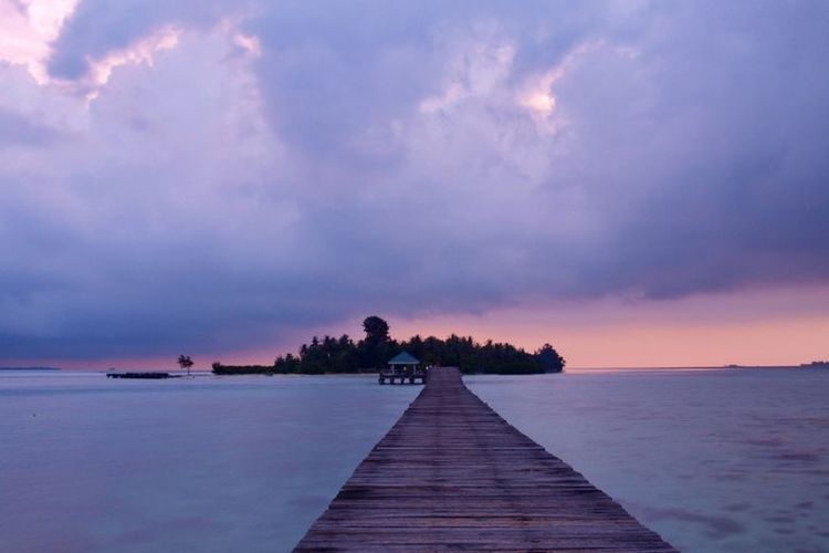 Pemandangan Pulau Tidung saat senja. 