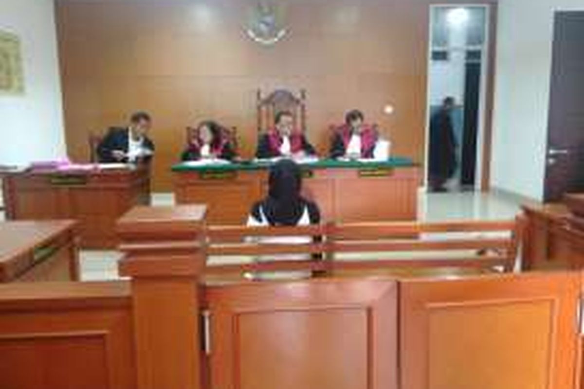 Terdakwa Meta Hasan Mudalifah (40) majikan yang melakukan penganiayaan terhadap PRT bernama Sri Siti Marni alias Ani (20) menjalani sidang di Pengadilan Negeri Jakarta Timur. Kamis (14/7/2016).