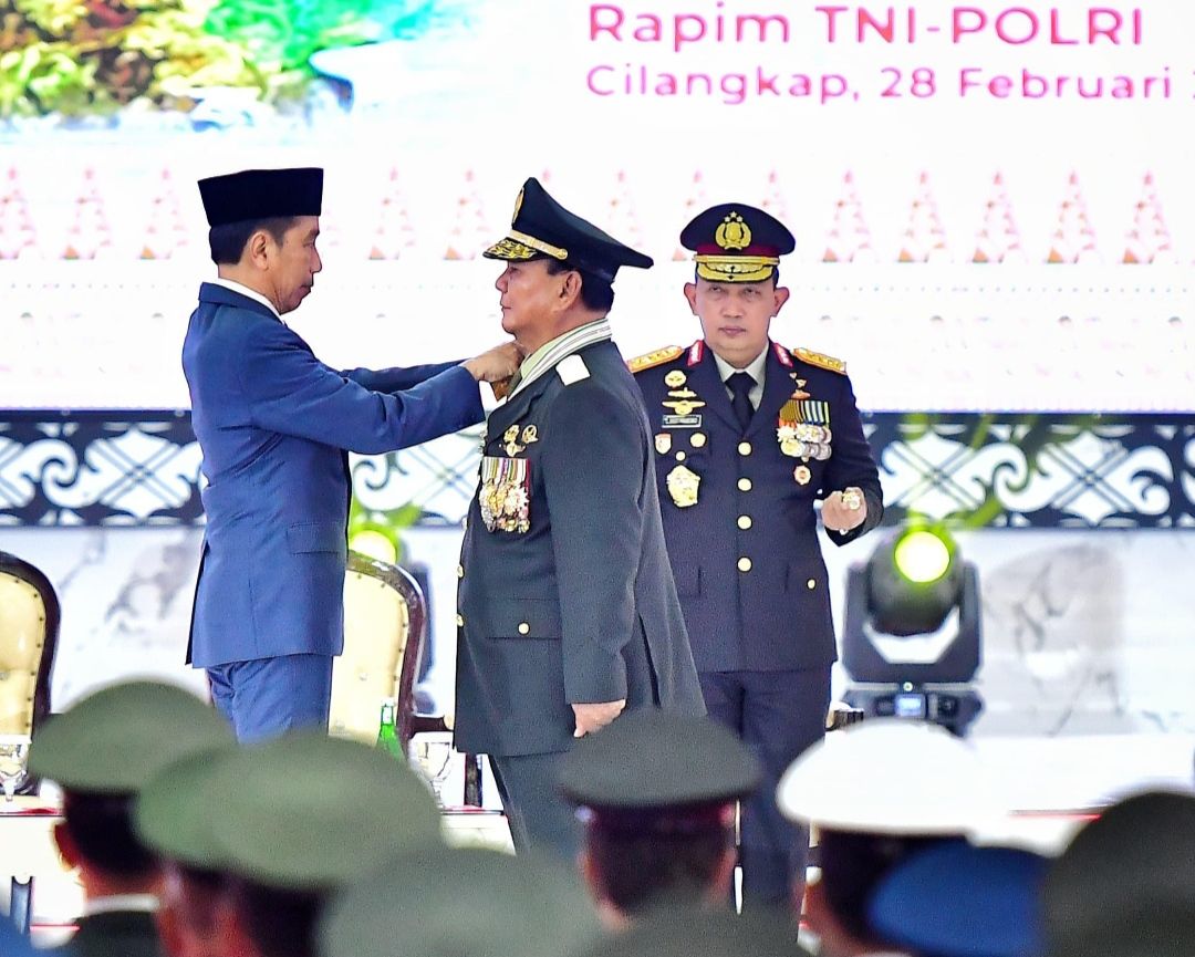 Pro-Kontra Pemberian Pangkat Jenderal Kehormatan ke Prabowo