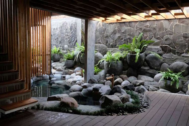 Onsen di hotel Yats Colony Yogyakarta.