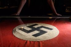 Tak Sengaja Pakai Kaus Berlogo Swastika Nazi, Bintang KPop Twice Minta Maaf