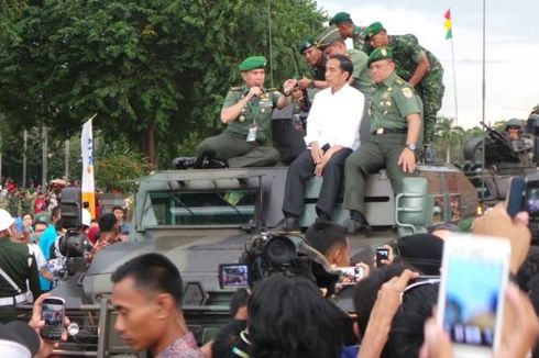 Lima Kapal Perang Amankan Kunjungan Jokowi di Kupang