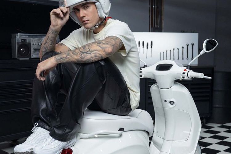 Produk kolaboraasi antara Justin Bieber x Vespa resmi meluncur.