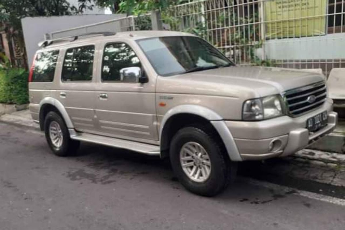 Ford Everest, jadi pilihan mobil bekas harga dibawah Rp 100 jutaan. 