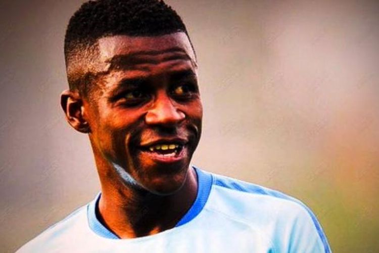 Gelandang asal Brasil, Ramires, memperkuat Jiangsu Suning FC. 