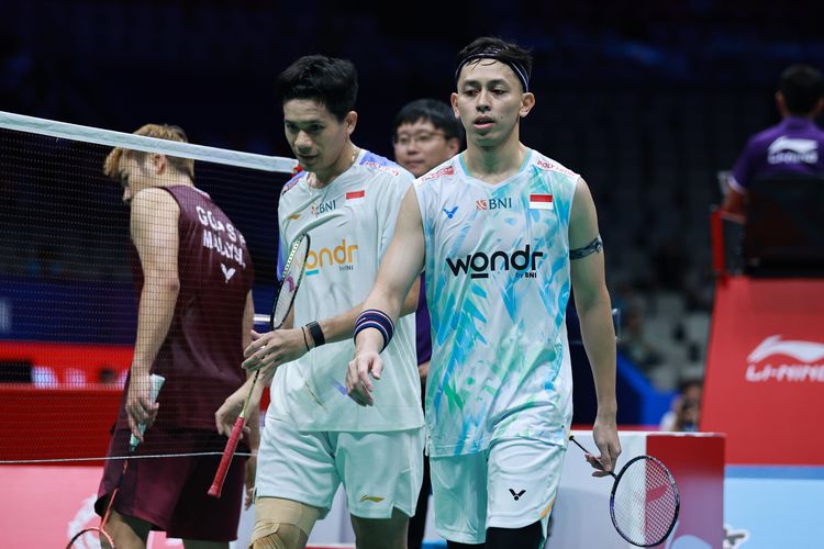 Ganda putra Indonesia, Muhammad Rian Ardianto/Yeremia Rambitan, kala menjalani laga 32 besar China Masters 2025 di Shenzen Arena, Selasa (16/9/2025).