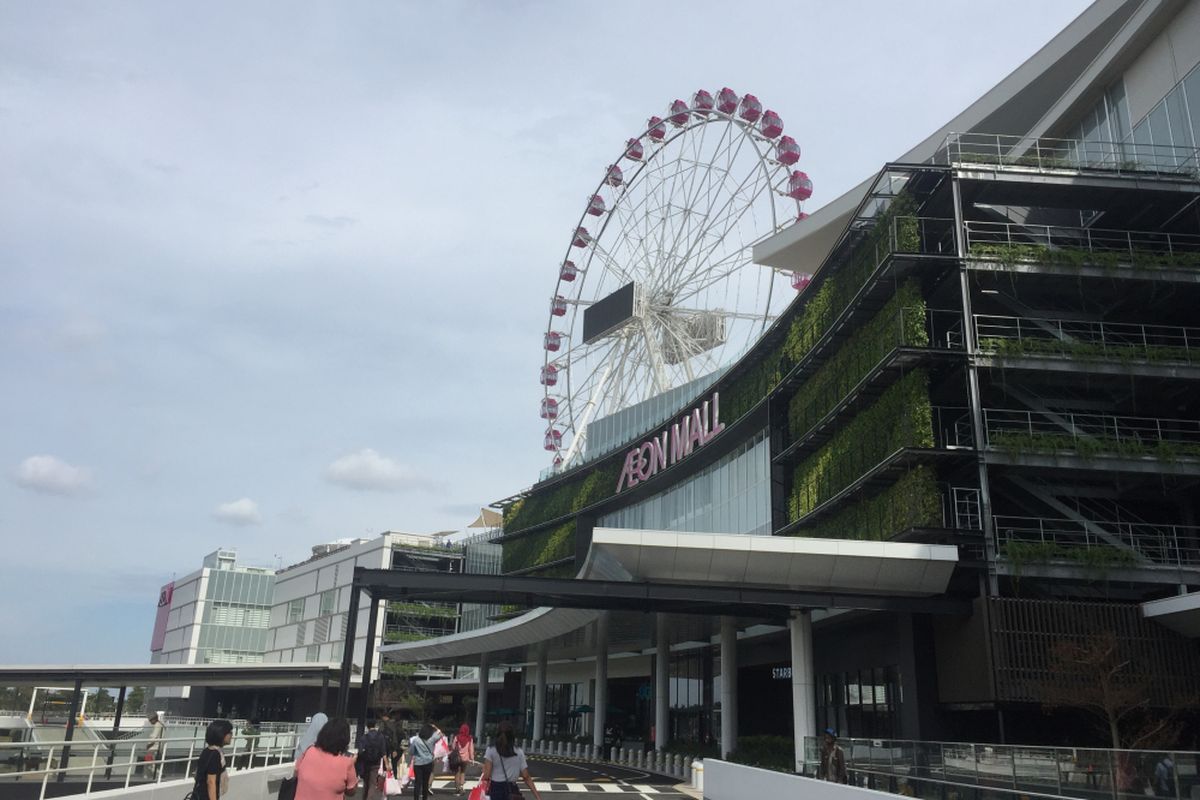 Wahana kincir gondola yang terdapat di AEON Mall Jakarta Garden City